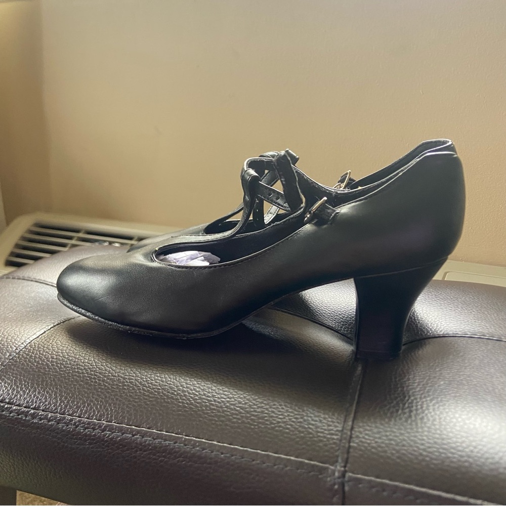 [NEW] Capezio Women's Jr. Footlight T-Strap Dance Shoe Black